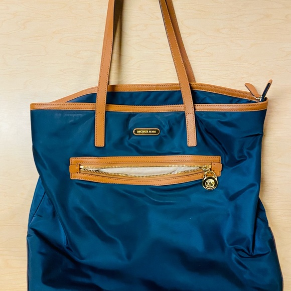 Michael Kors Handbag - Picture 1 of 3